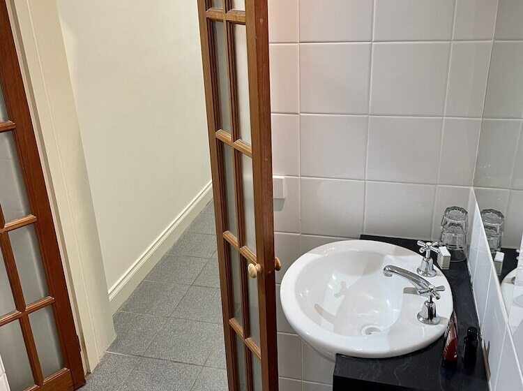 침실 1개 아파트, Athelstane House