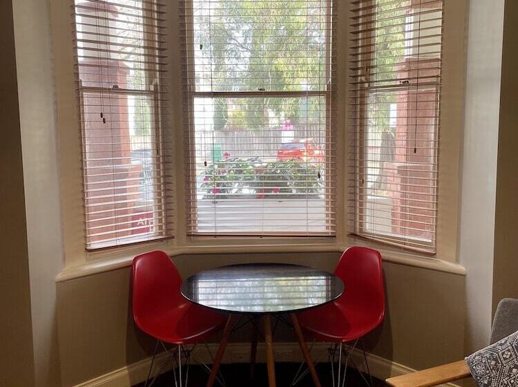 침실 1개 아파트, Athelstane House