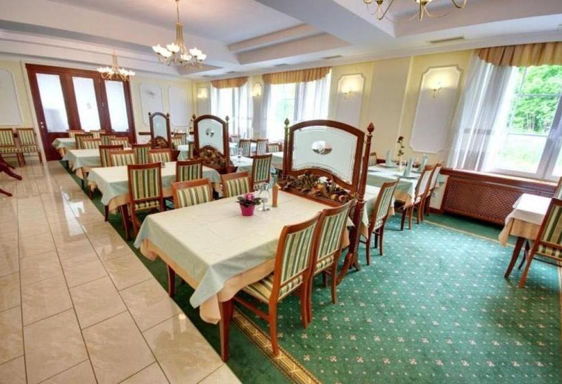 اتاق استاندارد, Cateski Dvorec