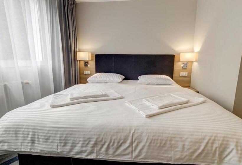 スタンダードルーム, Dobosz