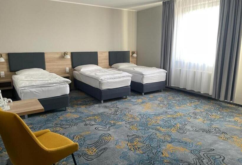 スタンダードトリプルルーム, Dobosz