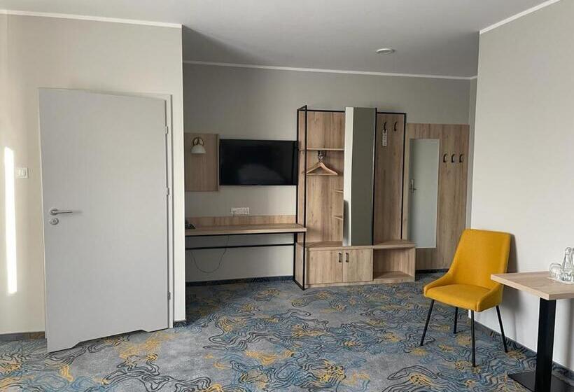 スタンダードトリプルルーム, Dobosz