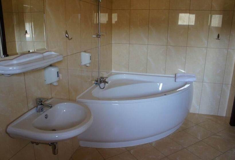 スタンダードトリプルルーム, Dobosz