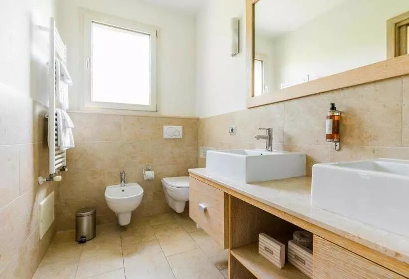 Habitació Superior, Domomea