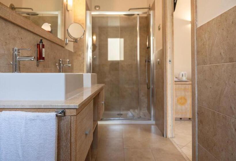 Номер Superior, Domomea