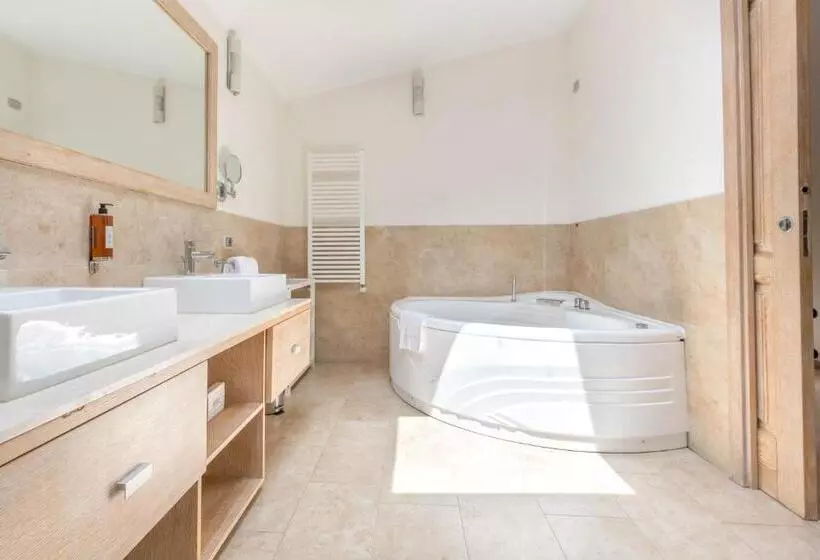 Junior Suite, Domomea