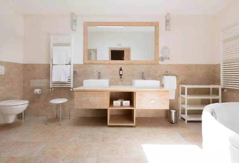 Junior Suite, Domomea