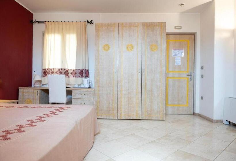 Номер Стандарт Трехместный, Domomea