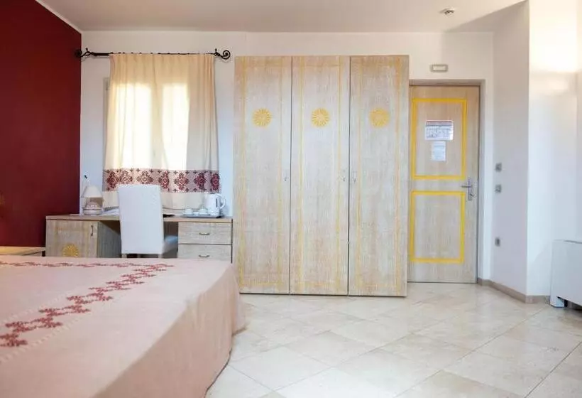 Habitació Triple Estàndard, Domomea