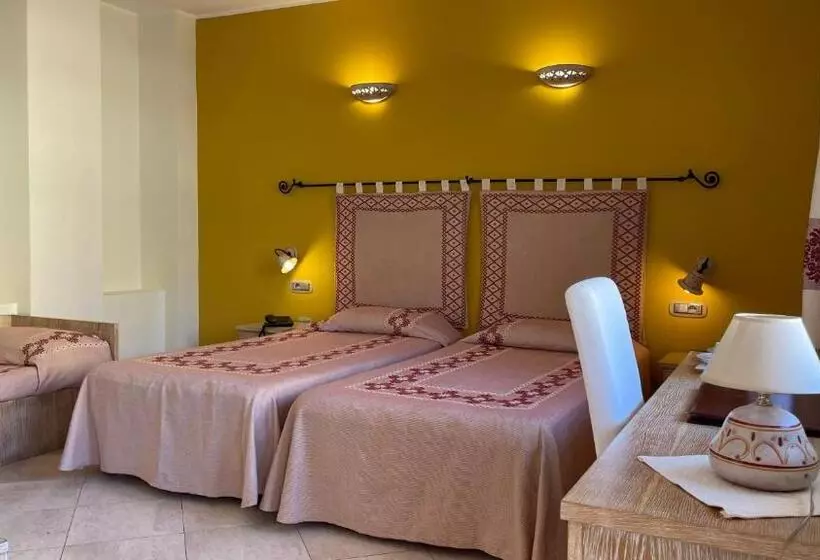 Habitació Triple Estàndard, Domomea