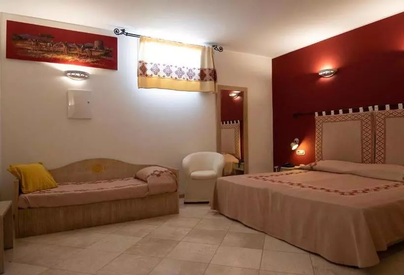 Habitació Triple Estàndard, Domomea