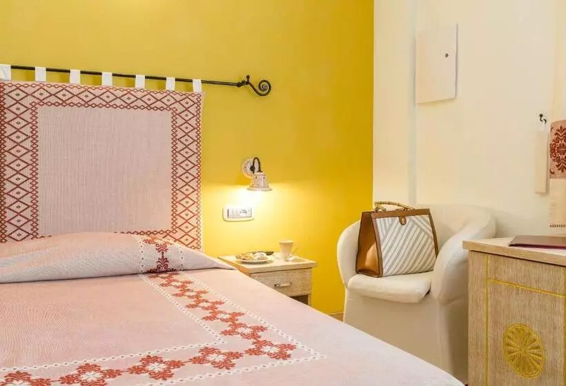 Habitació Triple Estàndard, Domomea