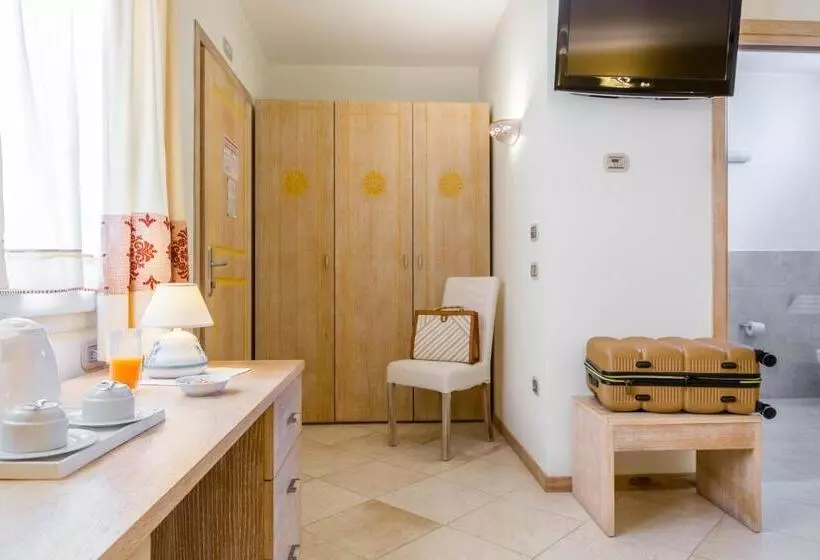 Family Room, Domomea