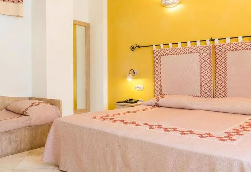 Family Room, Domomea