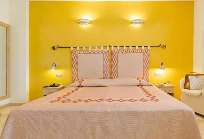 Habitació Triple Estàndard, Domomea