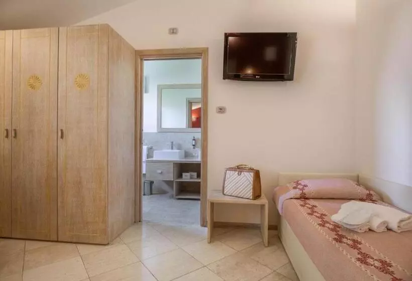 Habitació Triple Estàndard, Domomea