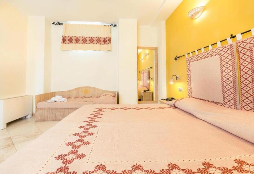 Номер Стандарт Трехместный, Domomea