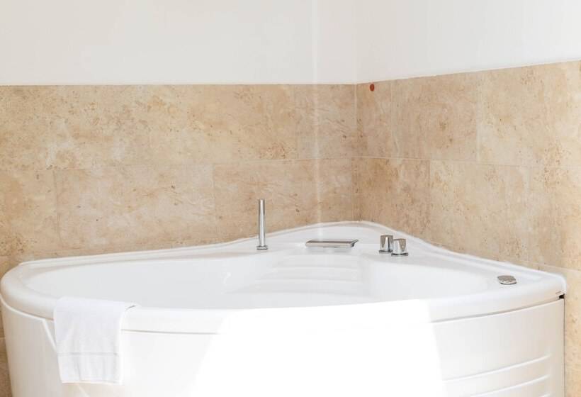 Полулюкс, Domomea