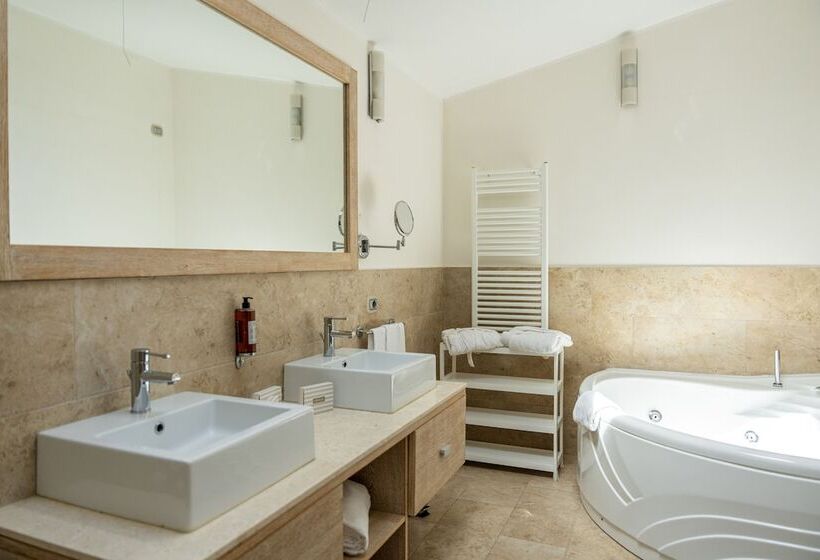 Полулюкс, Domomea