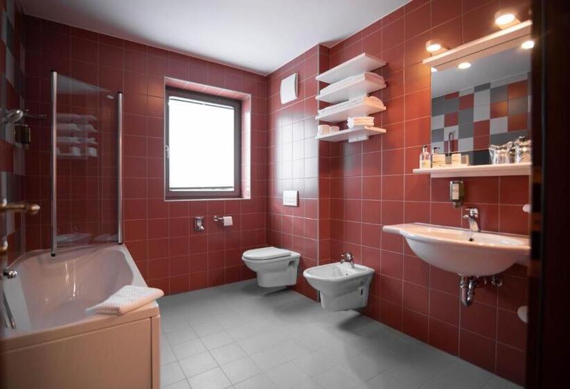 اتاق استاندارد چهار تخته, Dvor Jezersek Brnik