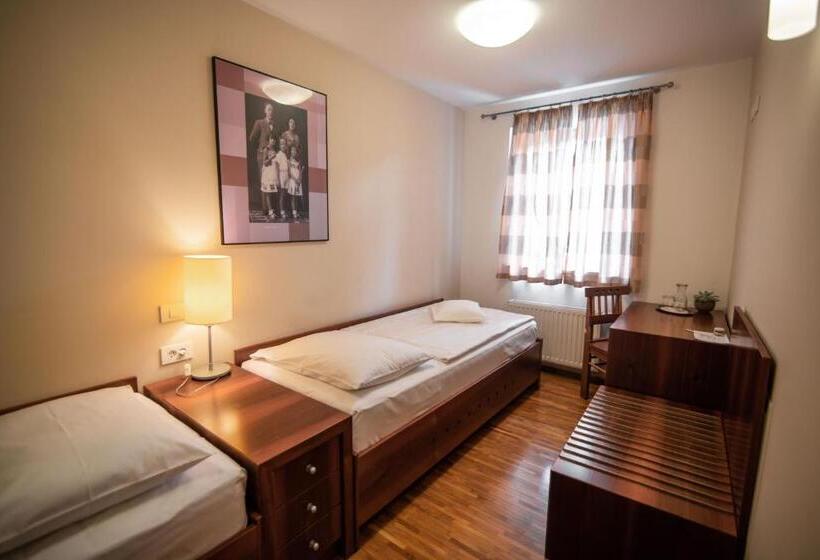 اتاق استاندارد چهار تخته, Dvor Jezersek Brnik