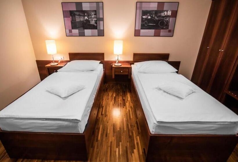 اتاق استاندارد, Dvor Jezersek Brnik