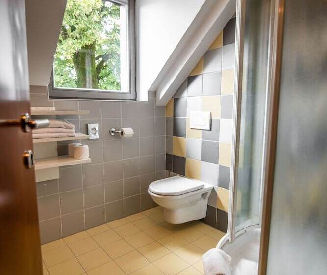 اتاق استاندارد سه نفره, Dvor Jezersek Brnik