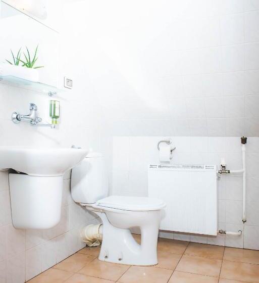 חדר סטנדרט לשלושה, Dworek Karłów