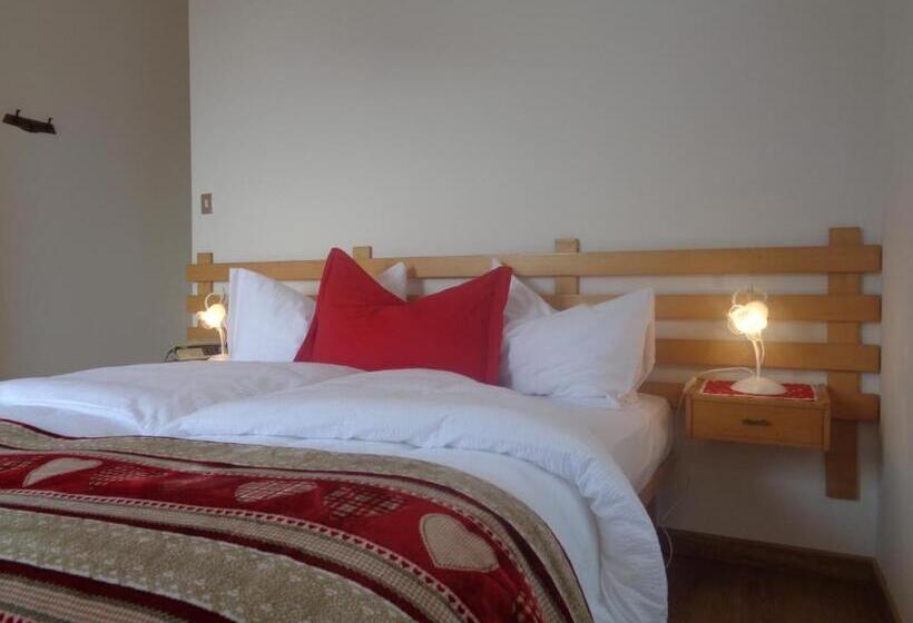 Pokój Standard z Balkonem, Garni Suisse