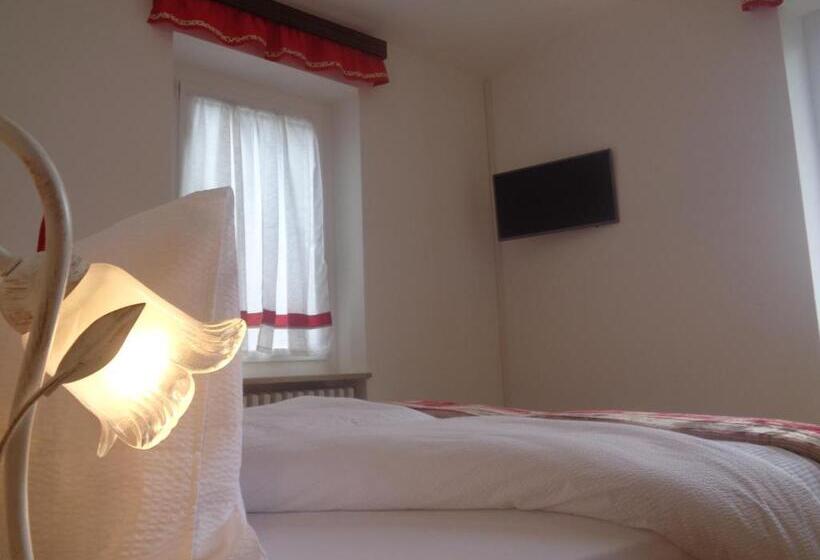 Pokój Standard z Balkonem, Garni Suisse