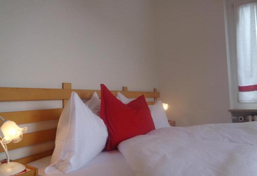 Pokój Standard z Balkonem, Garni Suisse