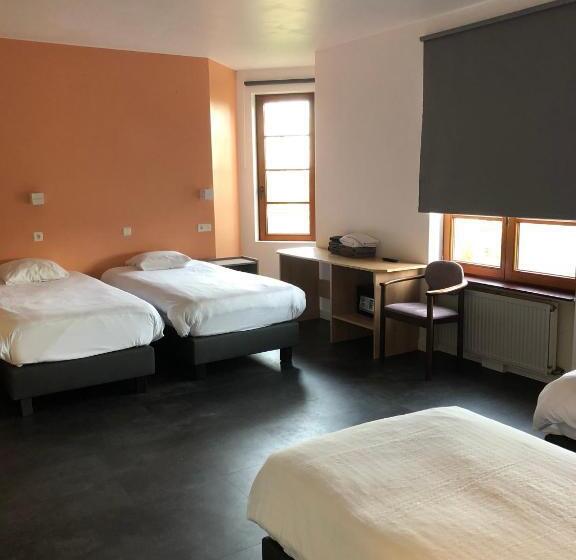 标准三人间, Hinterland