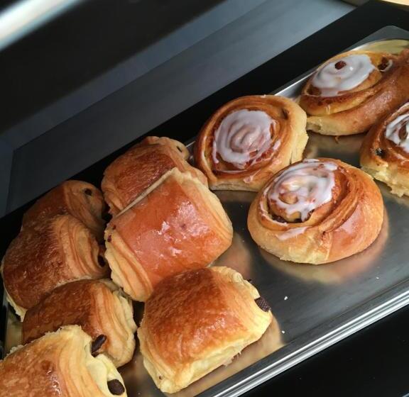 标准间, Hinterland