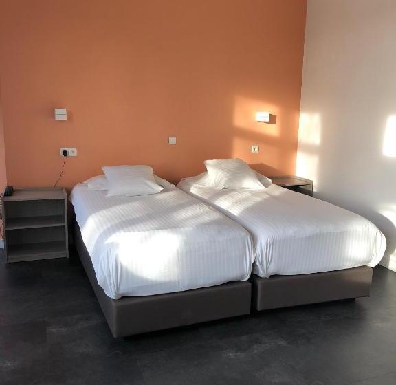 标准间, Hinterland