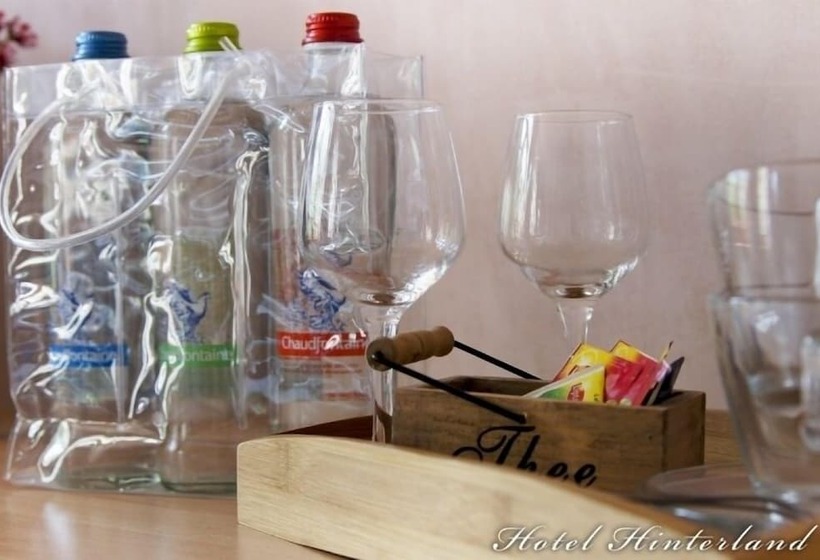 标准间, Hinterland