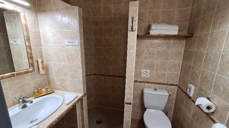 غرفة قياسية, La Bastide Saint Bach