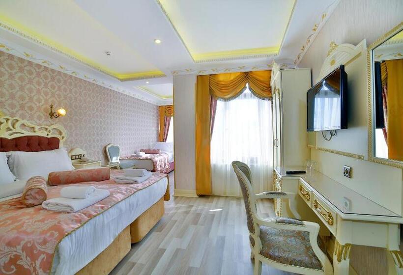 اتاق خانوادگی با چشم‌انداز جانبی دریا, Nayla Palace Hotel Special Category
