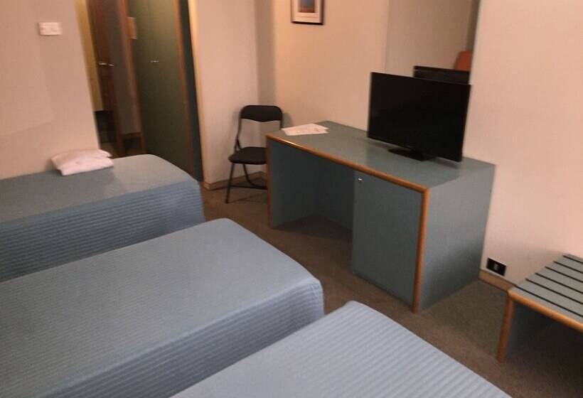 חדר סטנדרט לשלושה, Orzi