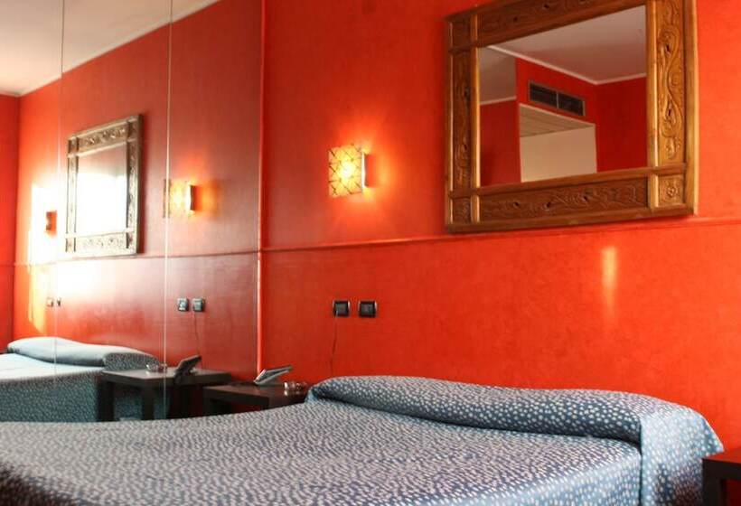 חדר סטנדרט לשלושה, Orzi