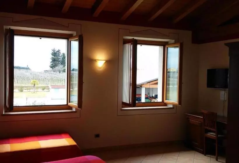 اتاق استاندارد سه نفره, Relais Corte Pontigliardo