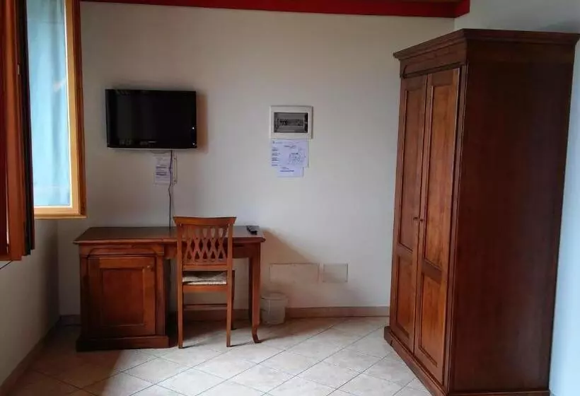 اتاق استاندارد سه نفره, Relais Corte Pontigliardo