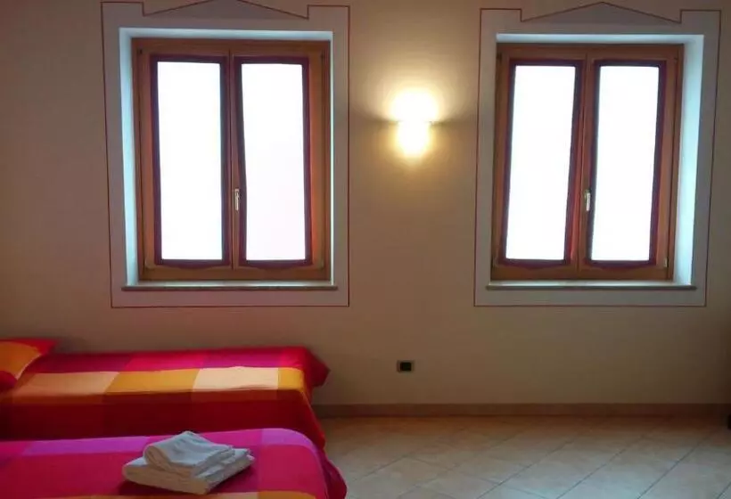 اتاق استاندارد سه نفره, Relais Corte Pontigliardo
