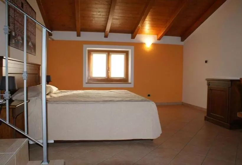 اتاق استاندارد سه نفره, Relais Corte Pontigliardo