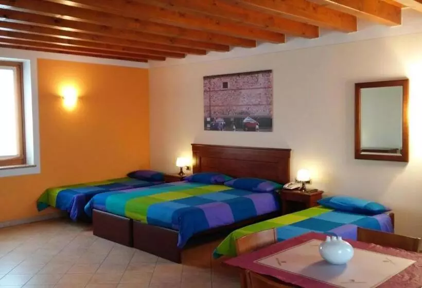اتاق استاندارد چهار تخته, Relais Corte Pontigliardo