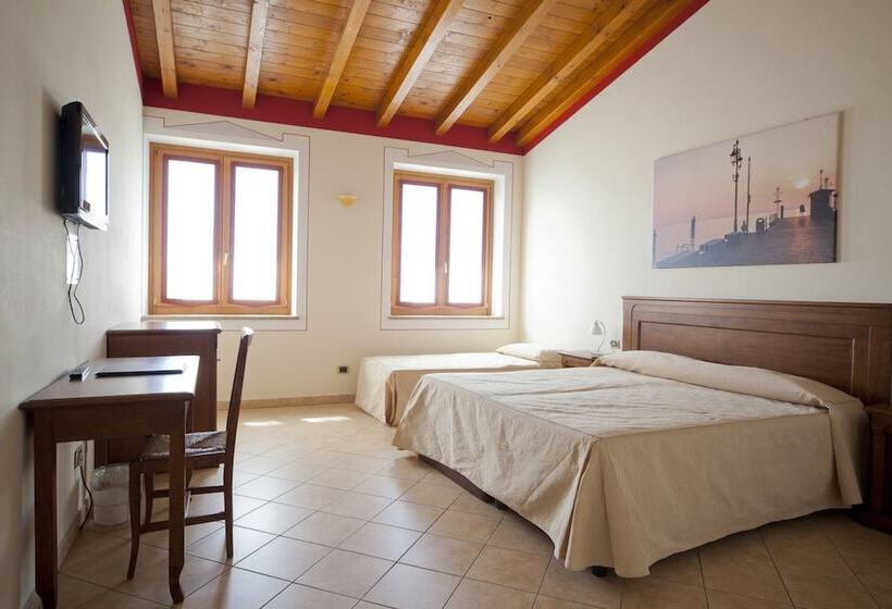 Номер Стандарт Трехместный, Relais Corte Pontigliardo