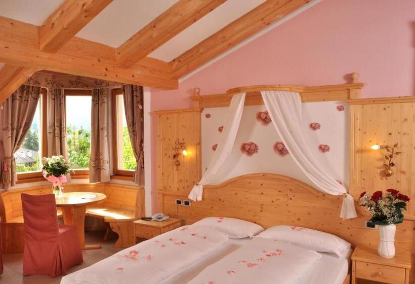 جناح جونيور, Rosa Resort