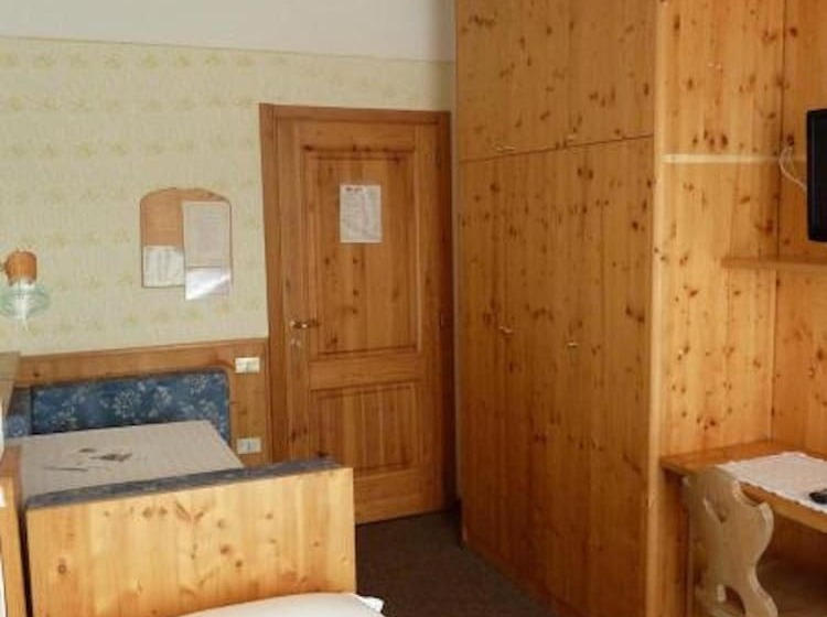 غرفة قياسية ثلاثية, Rosa Resort