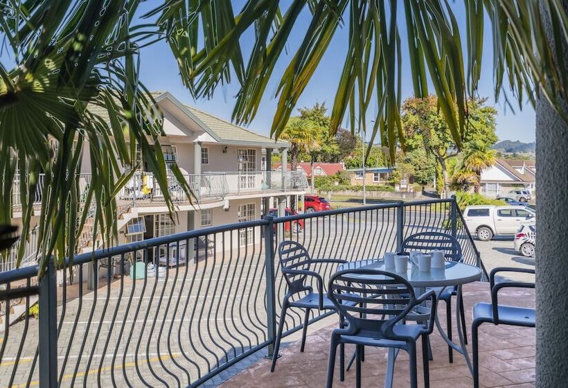 Люкс Семейный 2 Спальни, Silver Fern Rotorua Suites & Spa