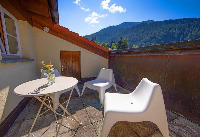 غرفة عائلية مطلّة علي الجبل, Sportlodge Klosters