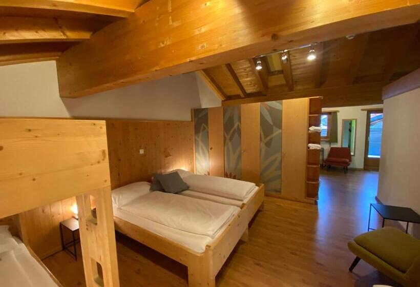غرفة عائلية مطلّة علي الجبل, Sportlodge Klosters
